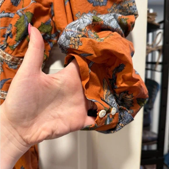 Elegant Long Sleeve Floral Dress - Picture 5 of 9